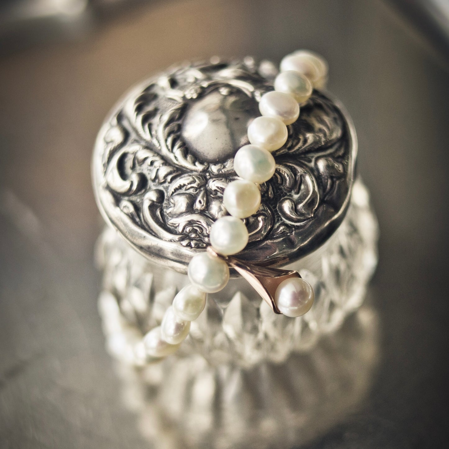 Golden Calla Lily Pearl Bracelet