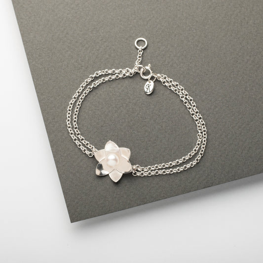 Bold Daffodil Pearl Bracelet