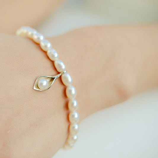 Calla Lily Pearl Bracelet