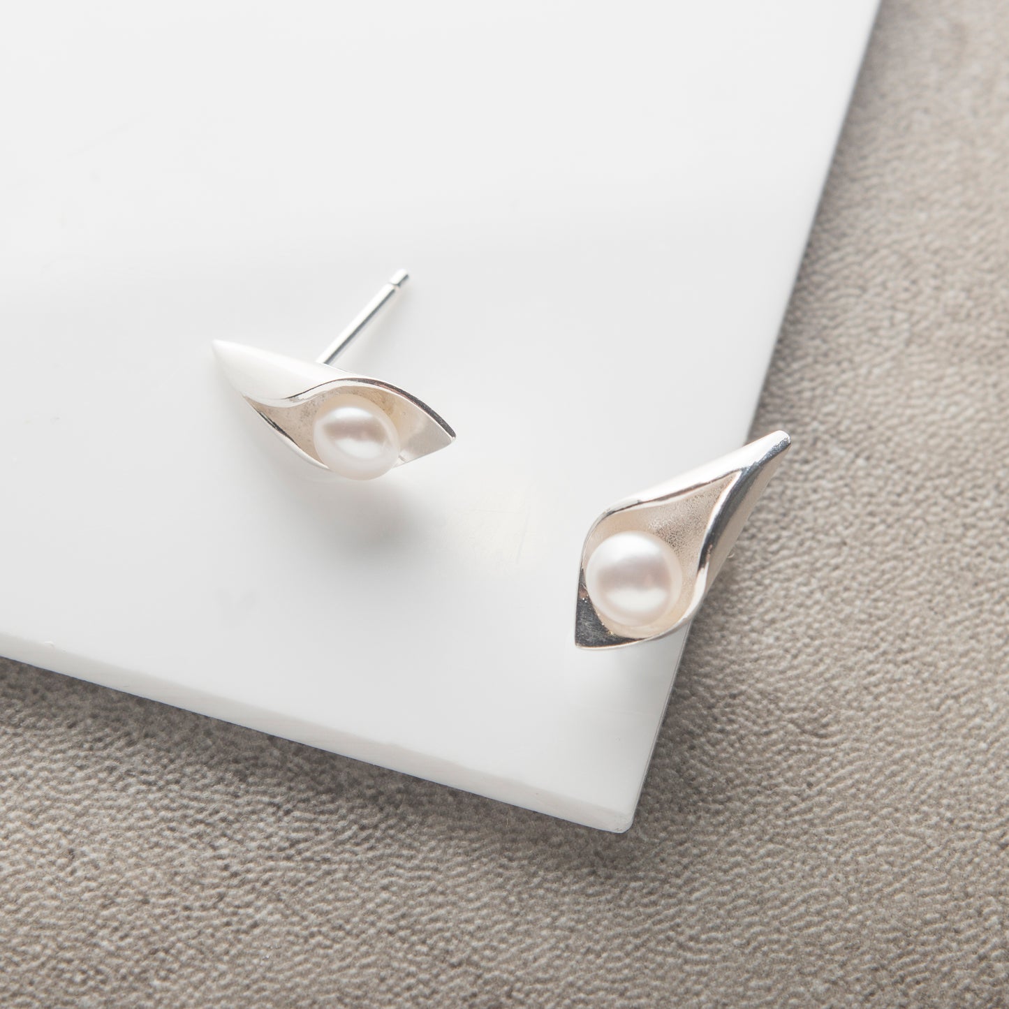 Calla Lily Pearl Studs