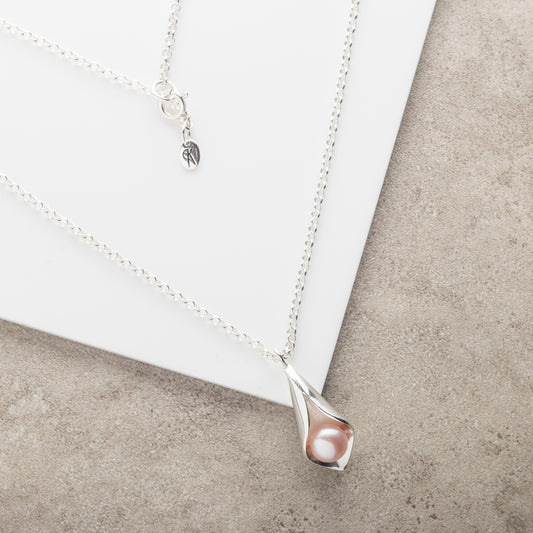 Calla Lily Pearl Bold Pendant
