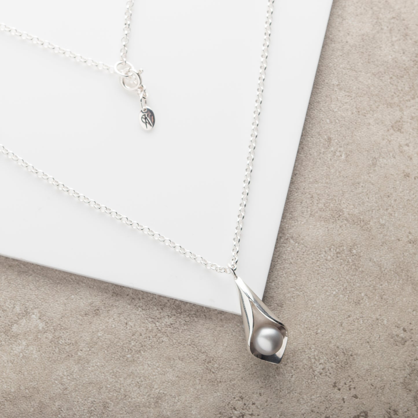 Calla Lily Pearl Bold Pendant