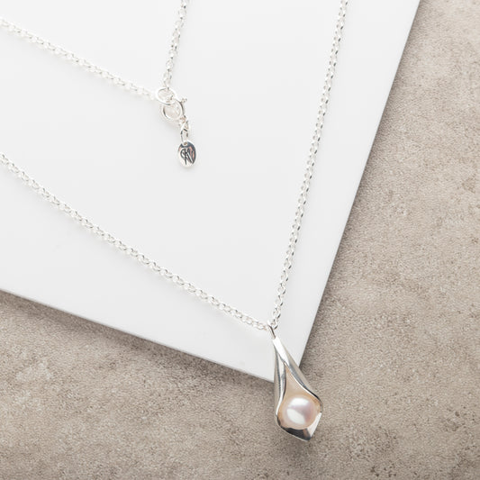 Calla Lily Pearl Bold Pendant