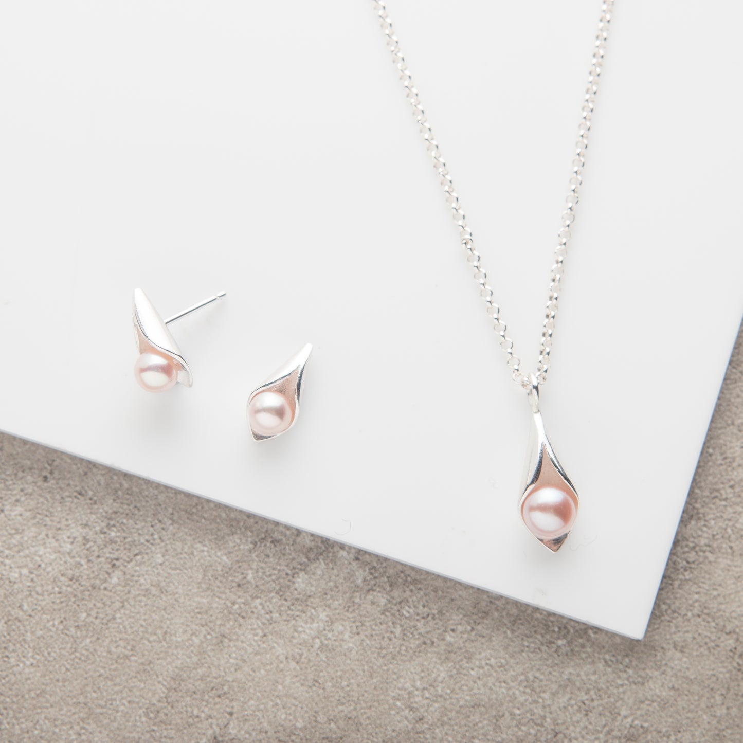 Calla Lily Pearl Pendant & Earrings Set