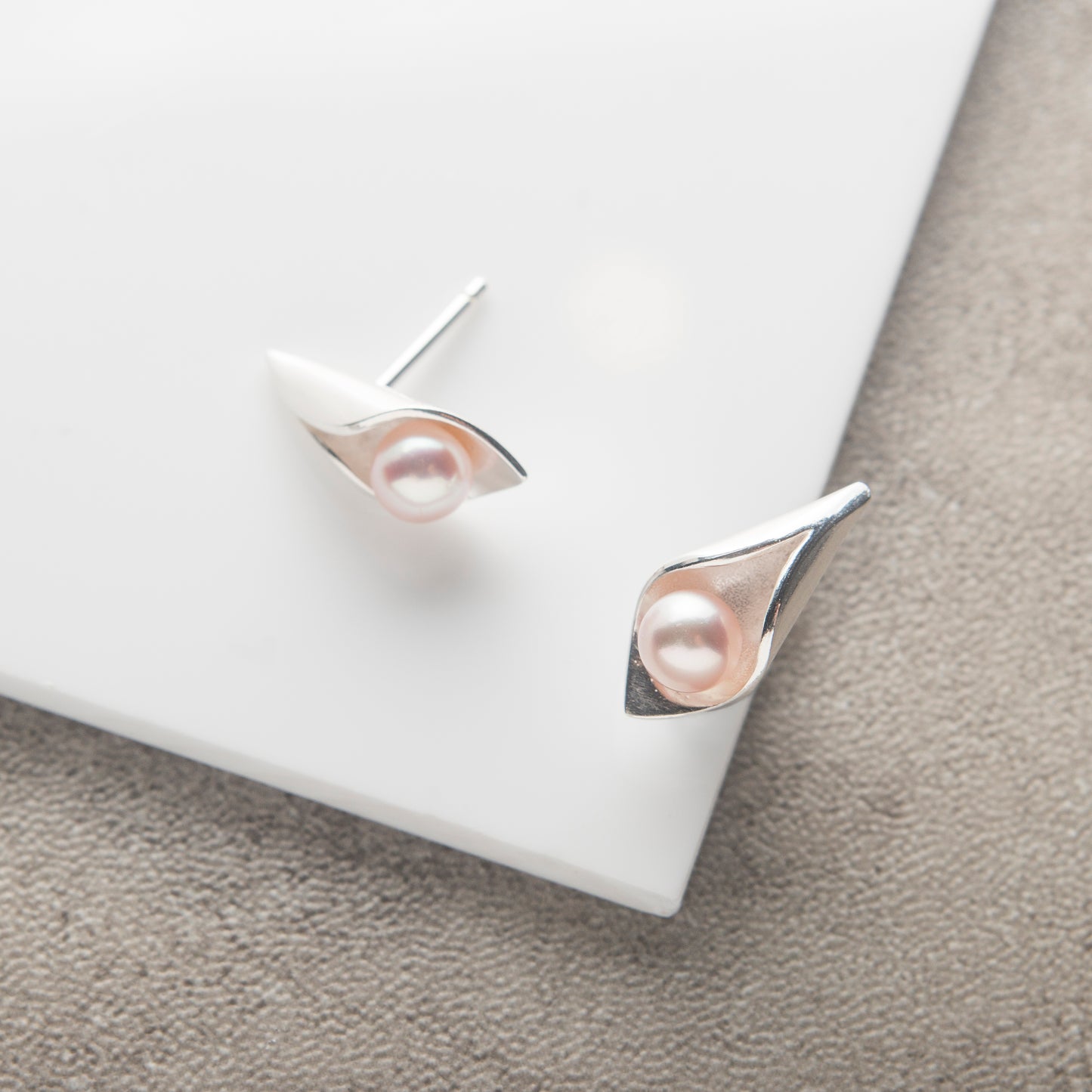 Calla Lily Pearl Studs