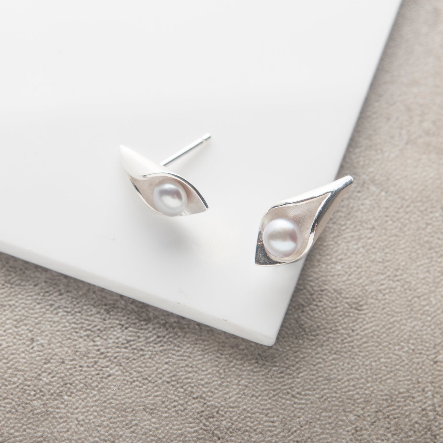Calla Lily Pearl Studs