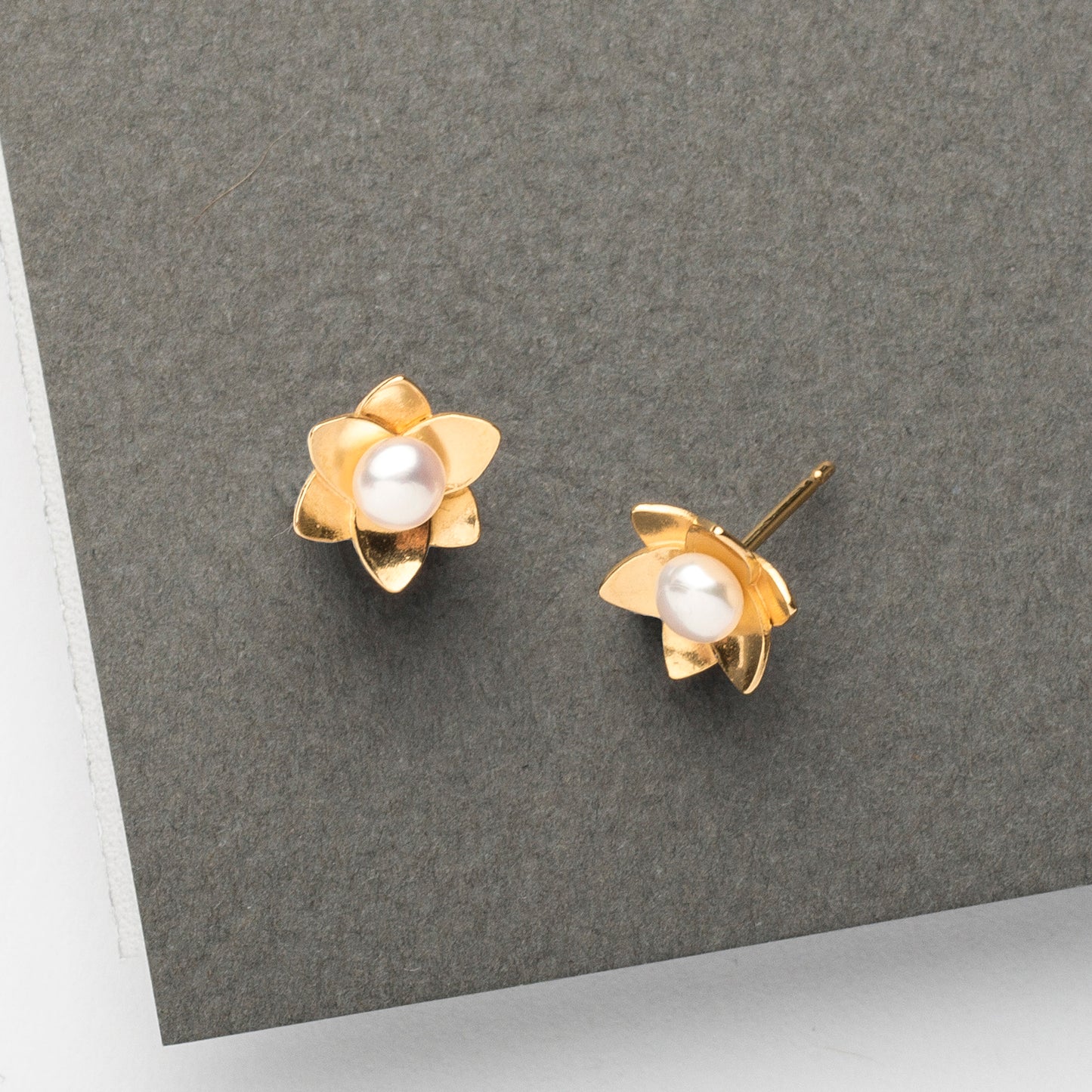 Dainty Daffodil Pearl Studs