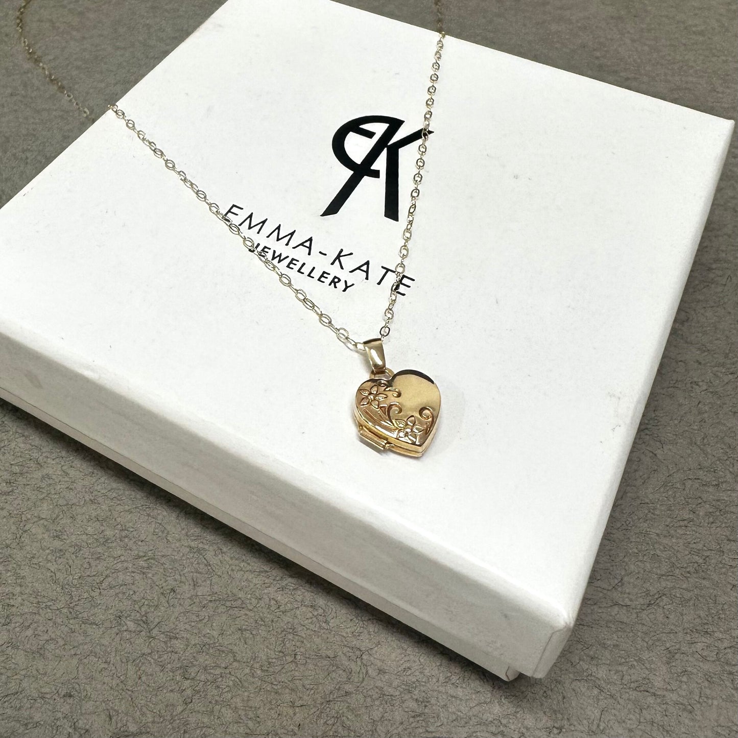 Solid 9k Yellow Gold Dainty Floral Heart Locket