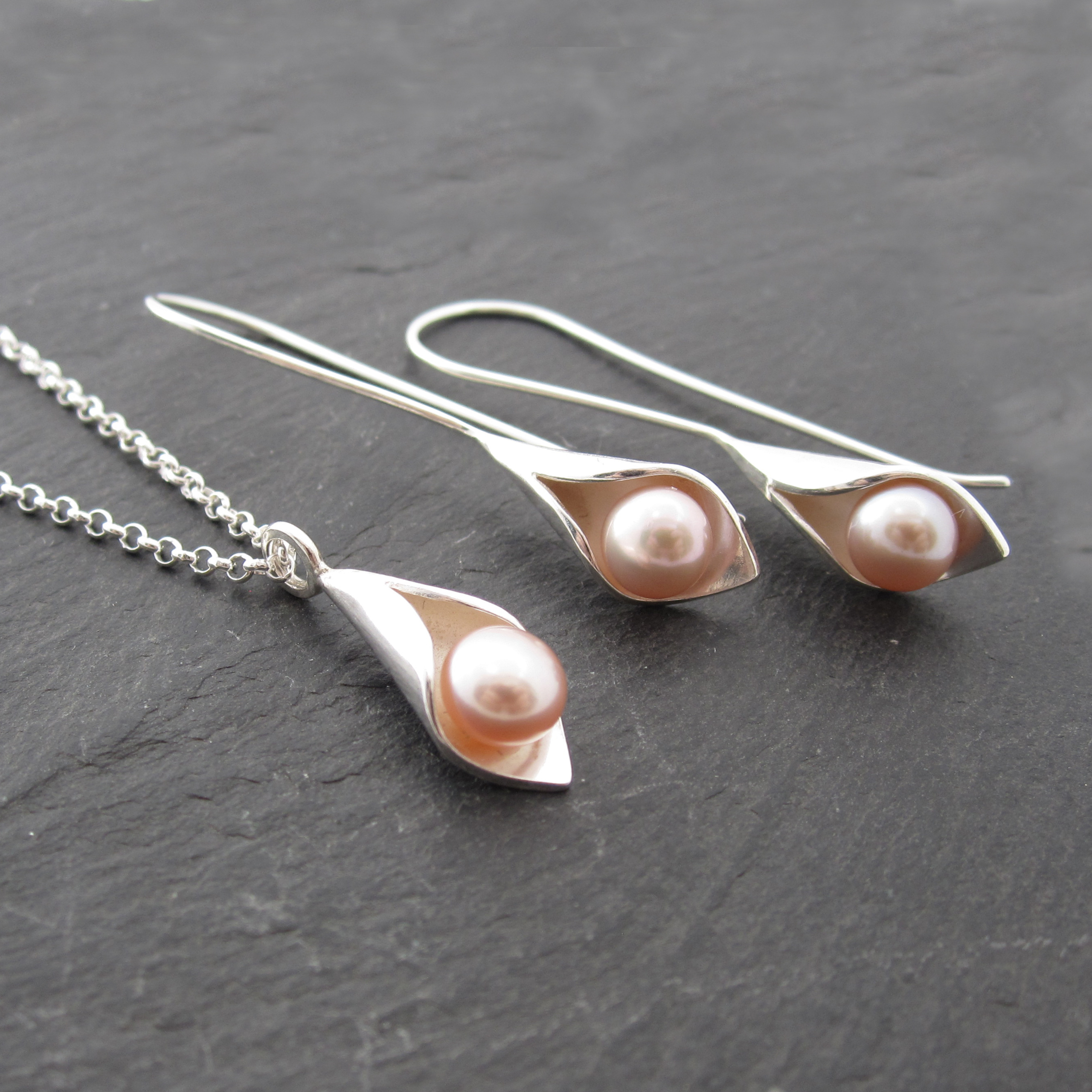 Calla Lily Pendant And Earrings Pearl Jewellery Set
